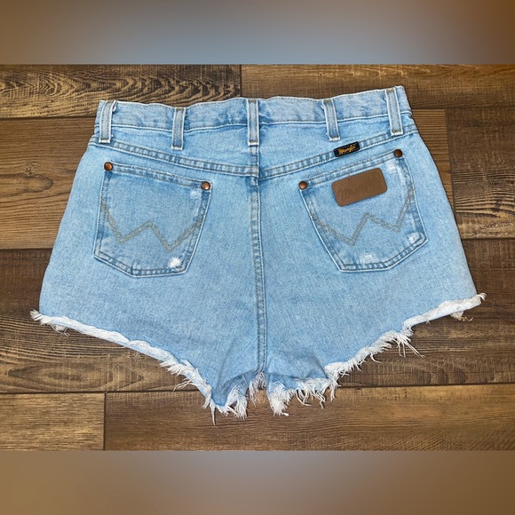 Wrangler Shorts Light Wash Denim - Picture 2 of 2